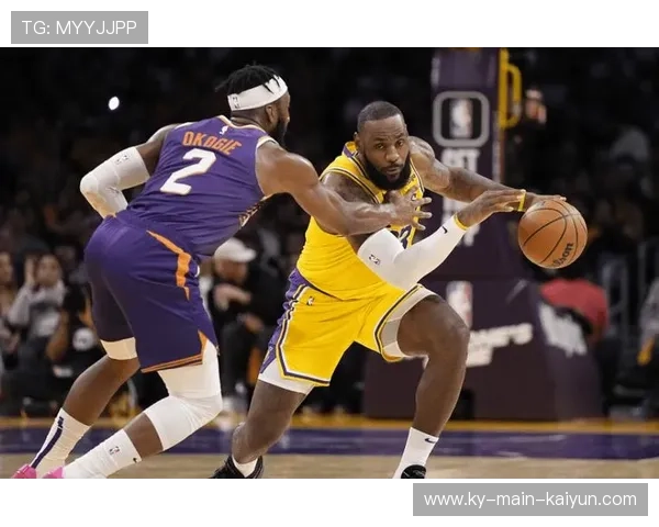 詹姆斯末节掌控,湖人完成精彩逆转